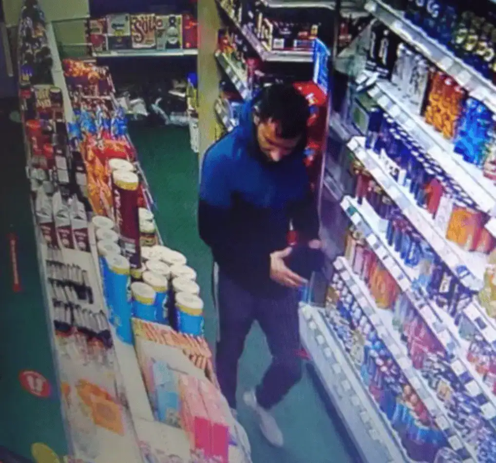 Police would like to speak to the man in the image who we believe might be able to help us in connection with a knifepoint robbery at a convenience store in Grantham