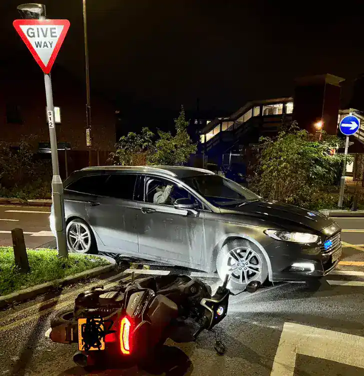 Officers On Patrol Around @mpsmerton Sighted A Two Up Moped Which Had Just Tried To Rob Someone A Knife Point