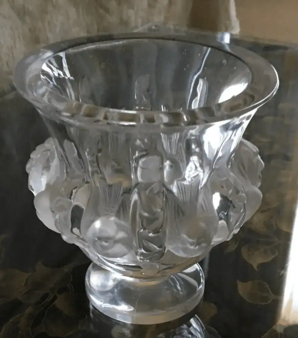 Priceless £1,500 Lalique Glass Stolen from Leeds Castle – Police Urge Public to Help Find Thief