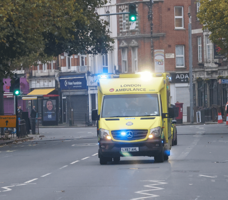 A Man Has Been Stabbed On A Busy South London Road This Afternoon And Has Rushed To Hospital
