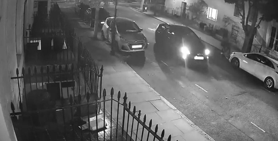 Detectives Investigating A Robbery In Islington Where A Man Was Seriously Injured Are Appealing For Information And Witnesses