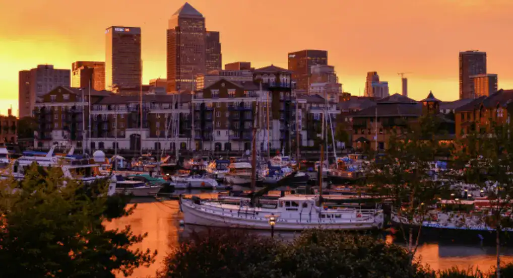 Man who entered Limehouse Basin on Saturday night despite extensive efforts from paramedics and hospital staff pronounced dead
