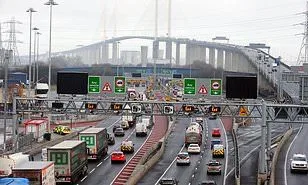 Storm Henk Shuts Dartford Crossing Southbound Bridge, Triggers Two-Hour Delays on A282