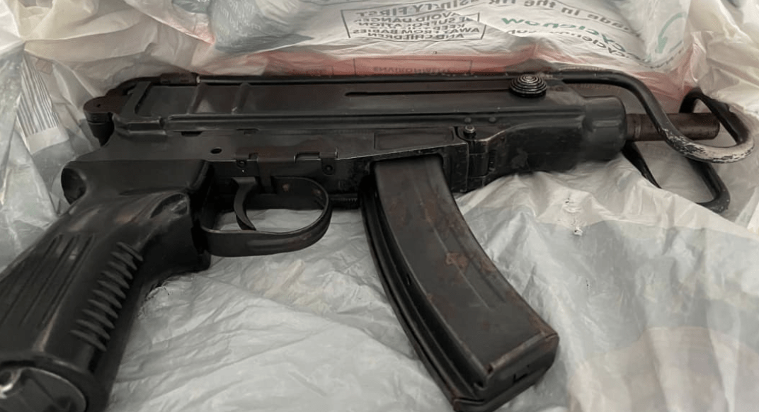 Officers Found A Loaded Sub-machine Gun And A Revolver After Searching An Abandoned Car In Lambeth