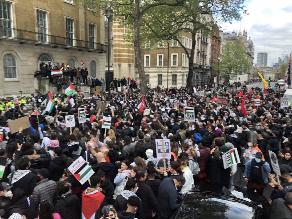 Police Launch Investigation After Man In His Forties Is Found Dead In Montrose Park In Colindale