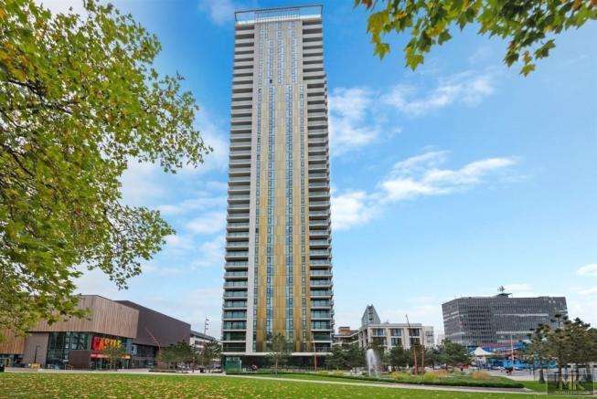 Updated:fire Crews Have Been Called To A Fire In High Rise On The 21st Floor In London