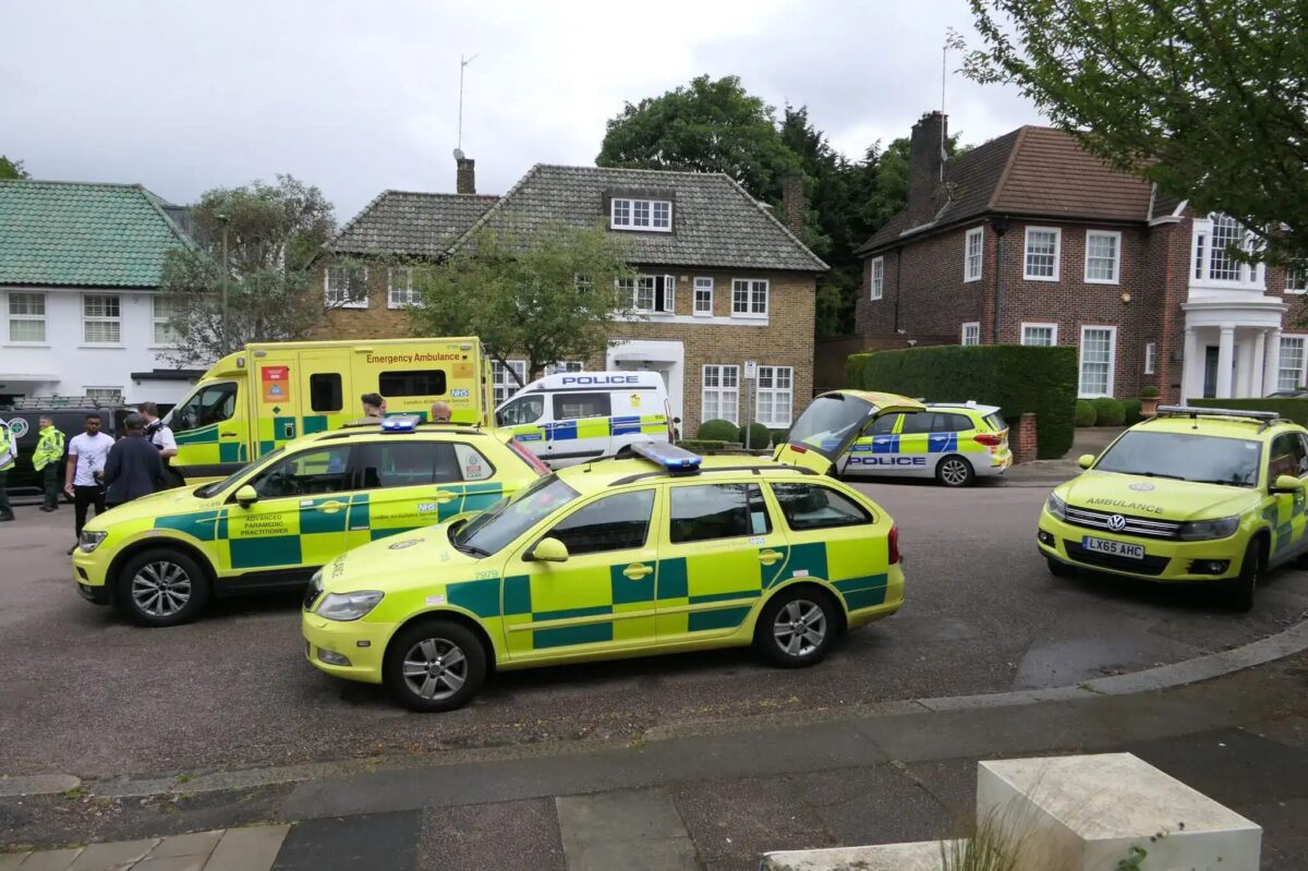 Giant 4-Tonne Steel Beam Crashes at Hampstead Site – Four Workers Injured, No Trapped Victims