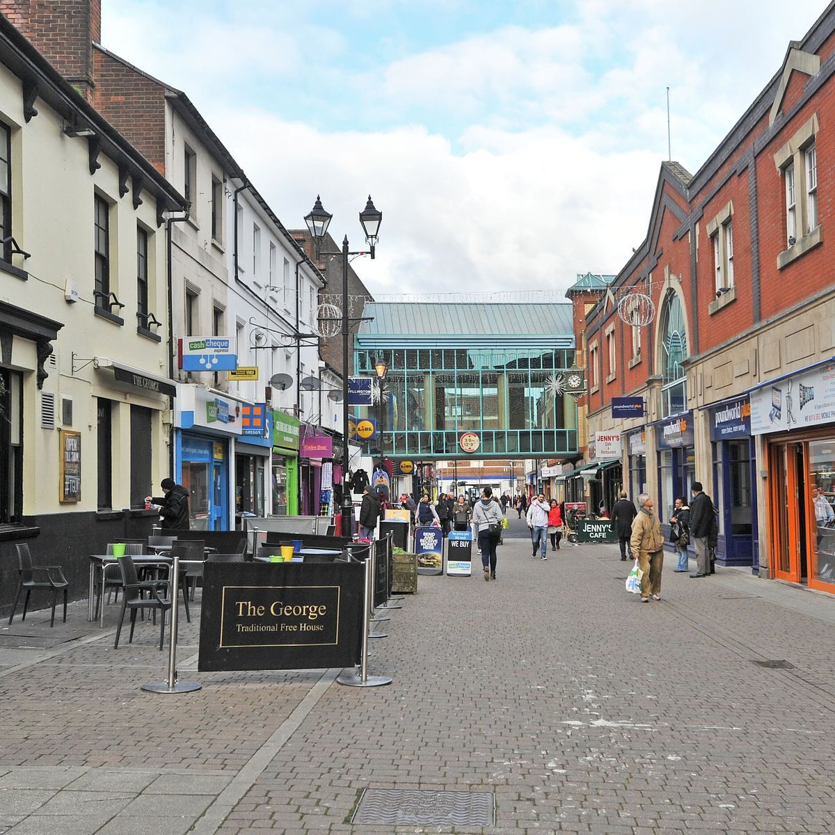 After A Man Groped A Kid In Aldershot Town Centre, Police Are Looking For Witnesses