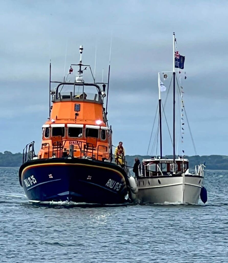 The volunteer crew from Yarmouth RNLI headed west out of the Solent towards Christchurch Bay, where a boat with two people on board was e…