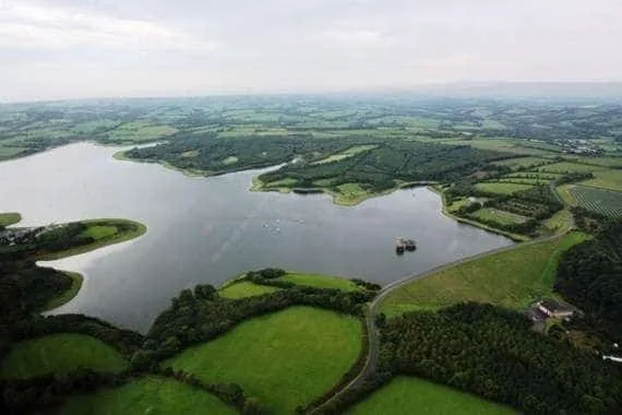 Major search after two persons remain missing in boat  capsized  in Roadford Lake  Oakehampton