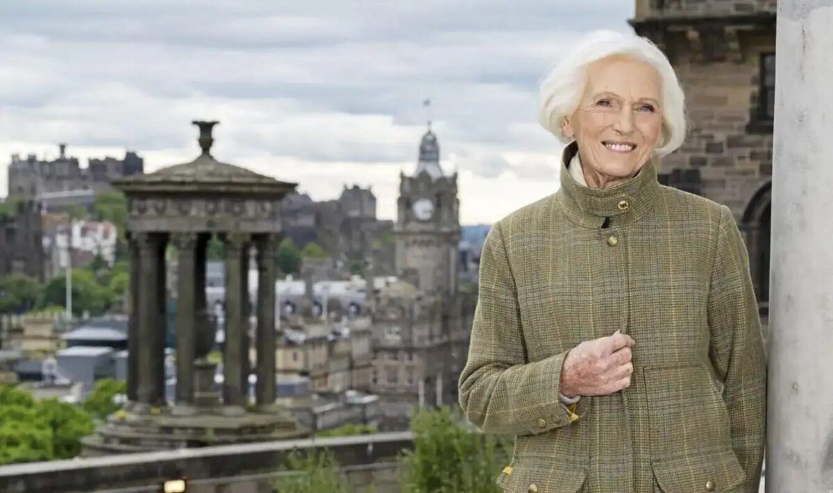 Dame Mary Berry returns with Mary Berry Cook And Share, a brand new series celebrating her lifelong passion for cooking – the joy of sharing her food, knowledge, and love of company