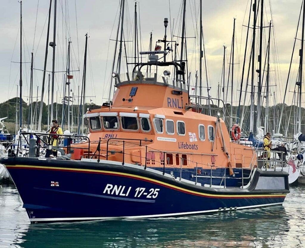 HM Coastguard tasked Yarmouth’s Severn class all weather lifeboat to launch to public who had tripped and fallen at the base of the cliff…