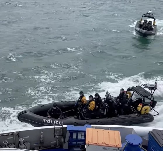 After plans to place armed officers on ferries to and from the Isle of Wight were deemed ‘too expensive,’ armed officers have been underg…