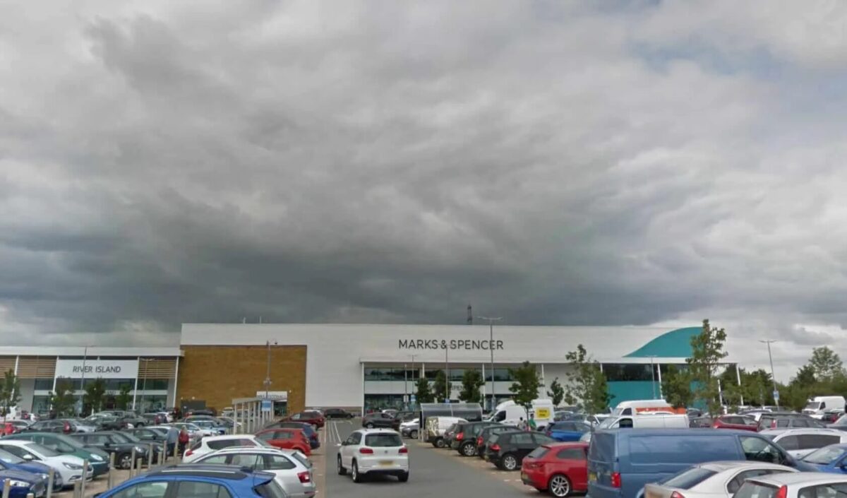 Arson Attack at Trowbridge Gateway Shopping Centre Destroys Four Cars and Steals DeWalt Tools – Police Seek Witnesses