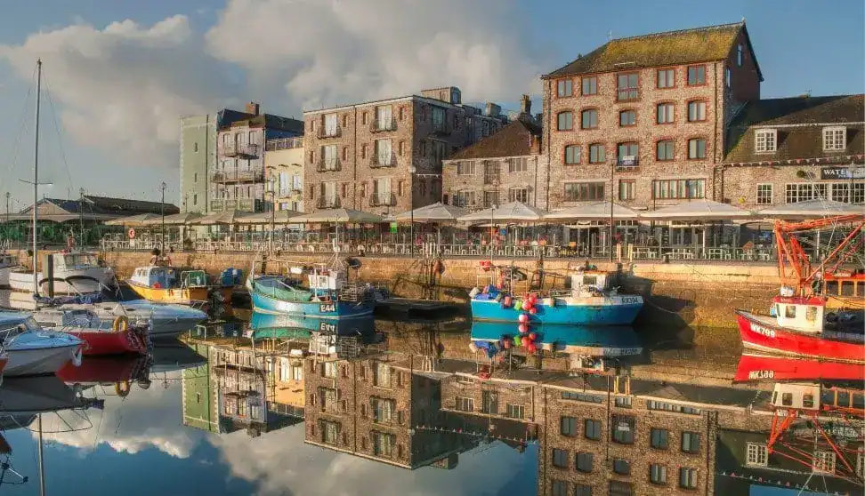 Tragedy at Sutton Harbour: Kingsbridge Man Dies Despite Bystanders’ Heroic Rescue Efforts
