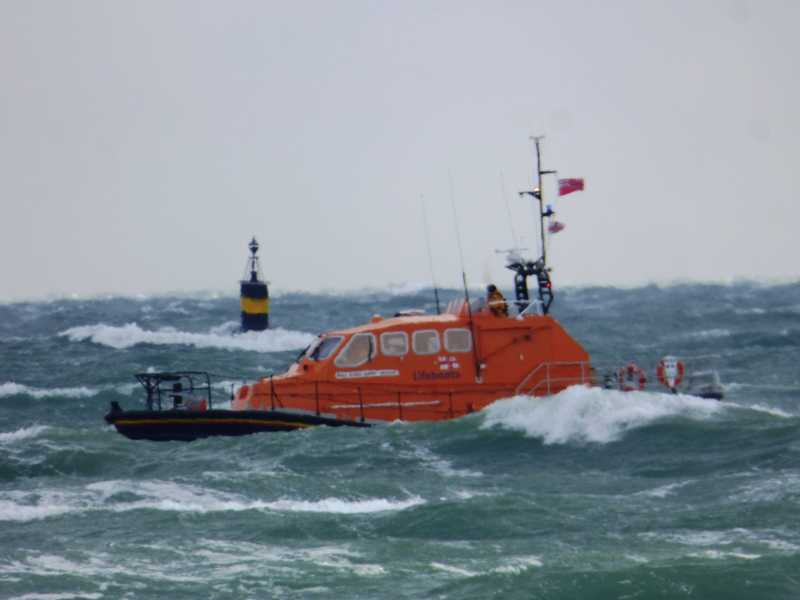 Bembridge Lifeboat Launched To Rescue 26ft Yacht With Two Crew Onboard