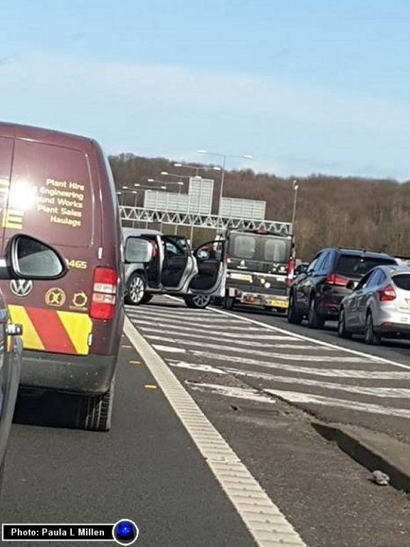 Air Ambulance  Lands At  M25 Collision