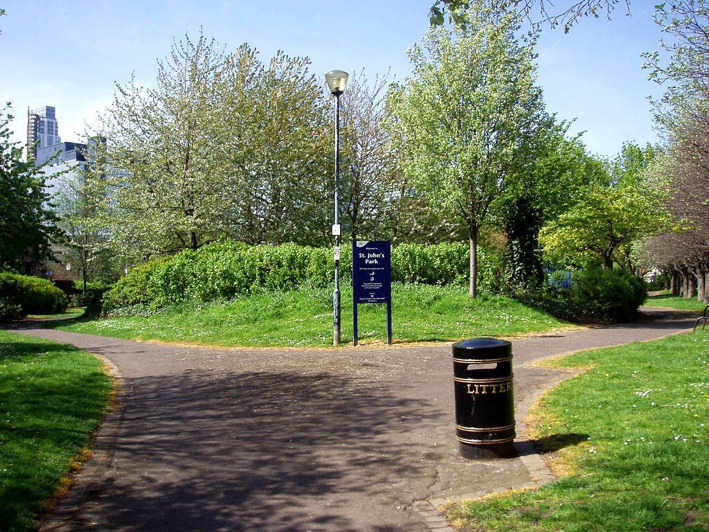 Man Fighting For His Life After He Was Attacked On The Isle Of Dogs