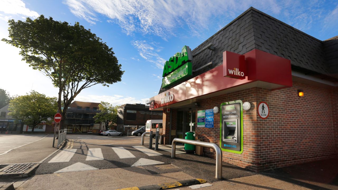 Detectives Investigating After Strood Supermarket  Stabbing Leaves Man Is Serious Condition