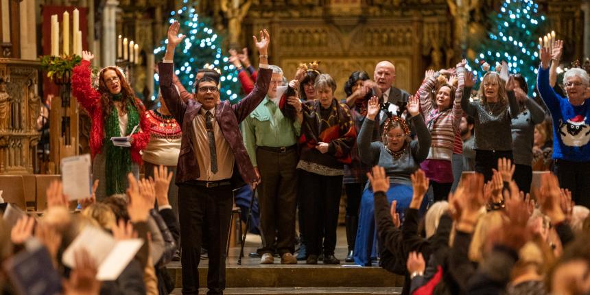 Although it is a festive tradition that is diminishing year-on-year, the Government has confirmed that you CAN go carol singing this Chri…