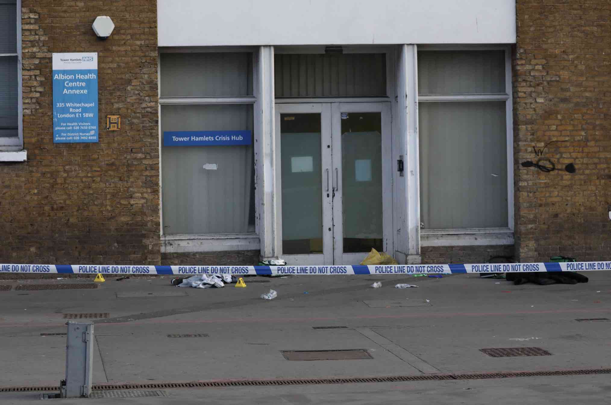 Man Goes On The Rampage With A Hammer And Knife In Whitechapel Injuring Two