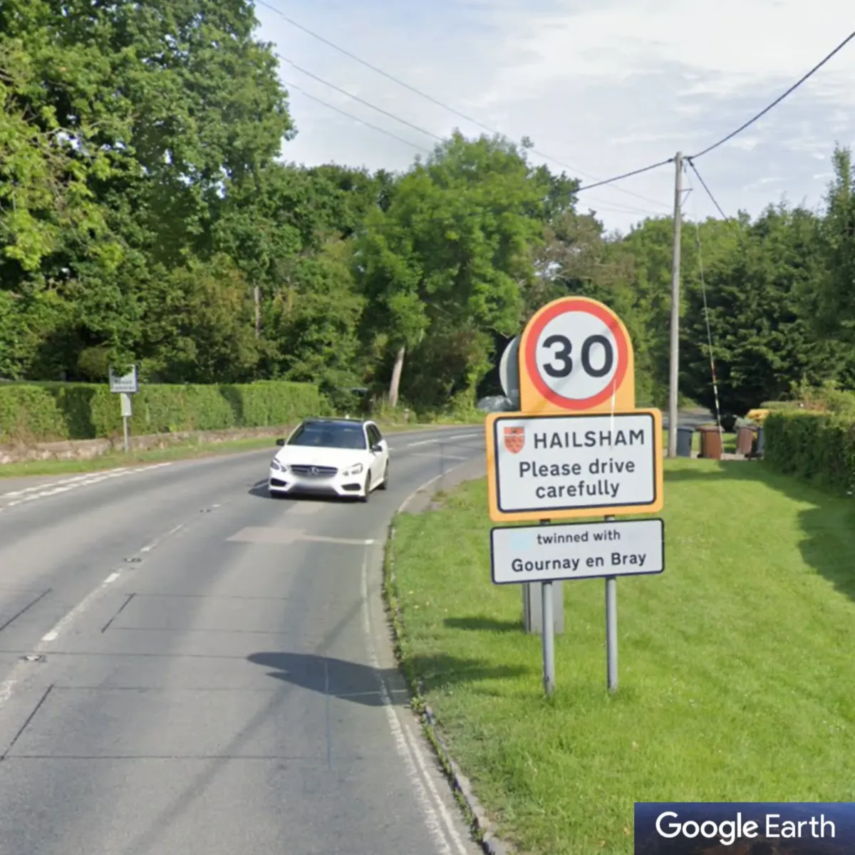Elderly Man Brutally Attacked in Hailsham Home Invasion – Police Launch Drone and Dog Hunt for Four Robbers