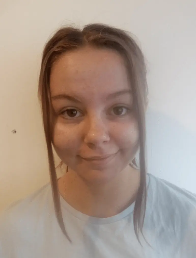 Investigators searching for a teenage girl missing from Gillingham are seeking to identify a man seen with her