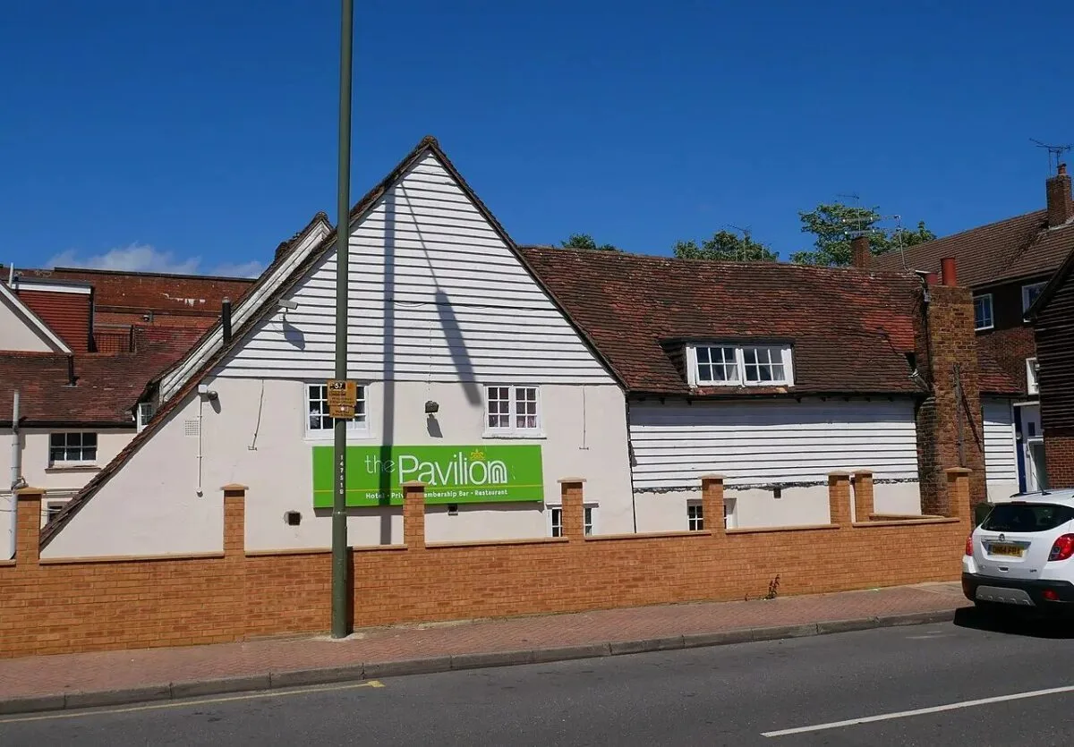 Young Child Found Wandering Alone on Bromley High Street Sparks Police Probe and Safety Fears