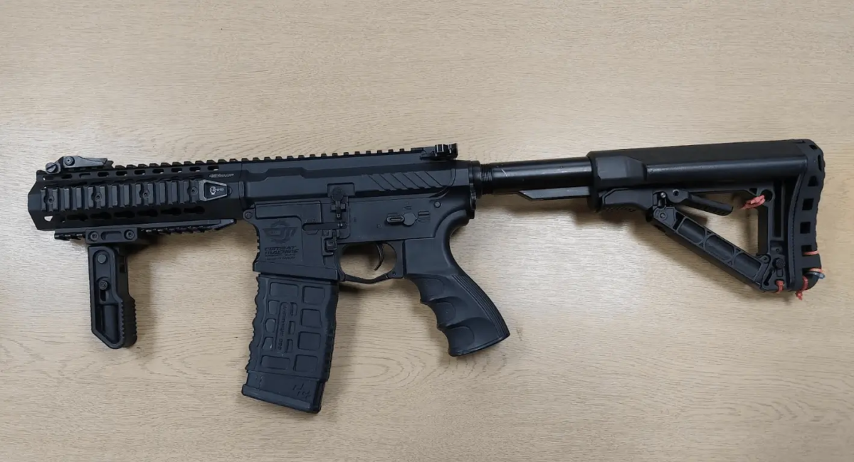 Kent Man Arrested After Flashing Airsoft Guns in Pub Sparks Armed Police Response