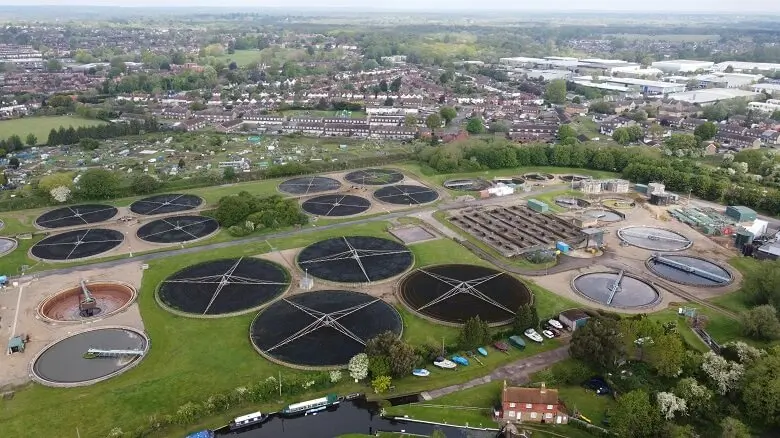 Storm Ciaran Cuts Water to 13,500 Surrey Homes – Thames Water Scrambles to Fix Crisis