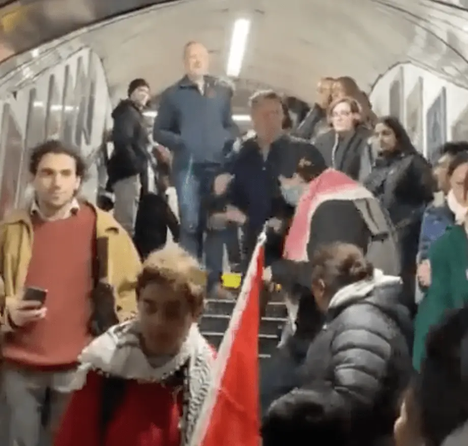 Shocking London Tube Assault Caught on Camera – Police Launch Urgent Hunt for Attacker