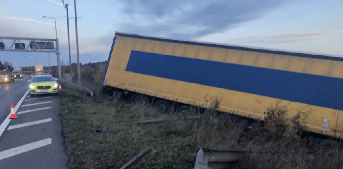 M25 Chaos as Driver Dozes Off: £700 Fine and Massive Diversions After HGV Crash