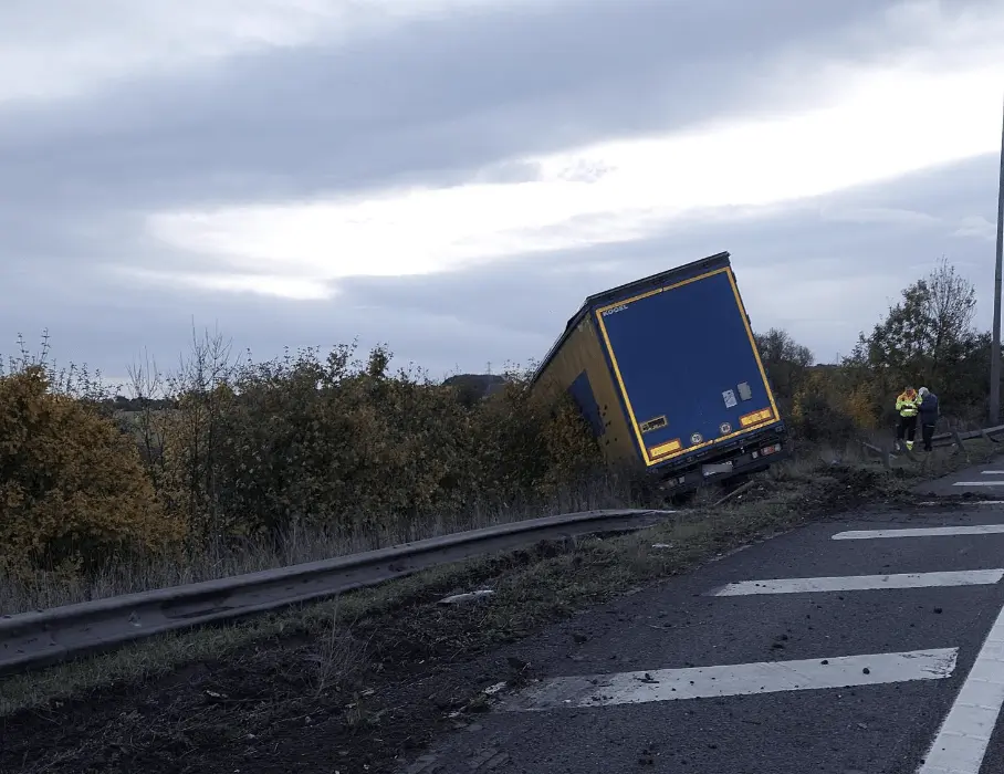 M25 Closure And Hefty Fines Following Hgv Incident: A Wake-up Call For Road Safety