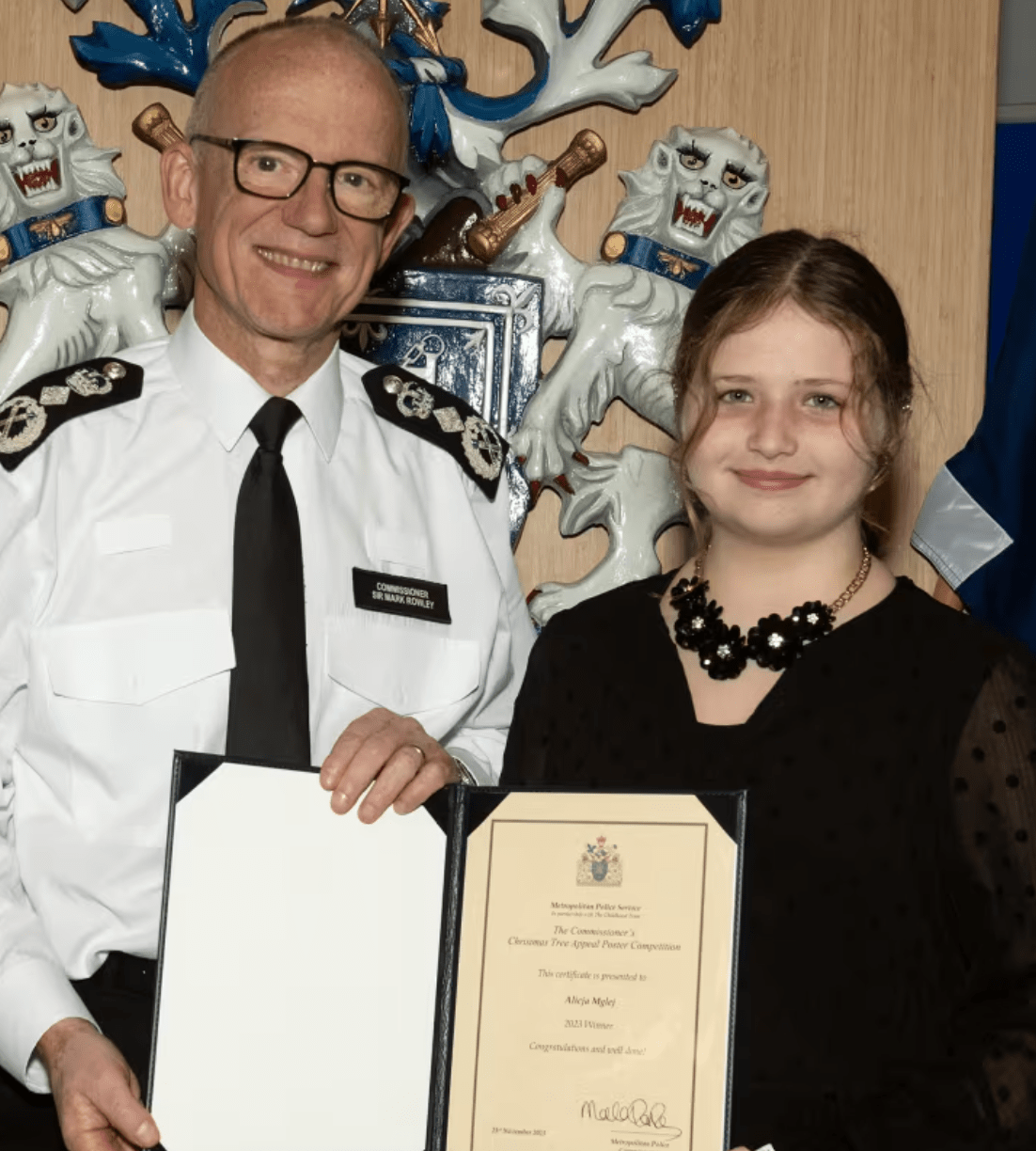 Met Police Annual Christmas Campaign Aims To Bring 1000s Of Disadvantaged Children A Gift For Christmas