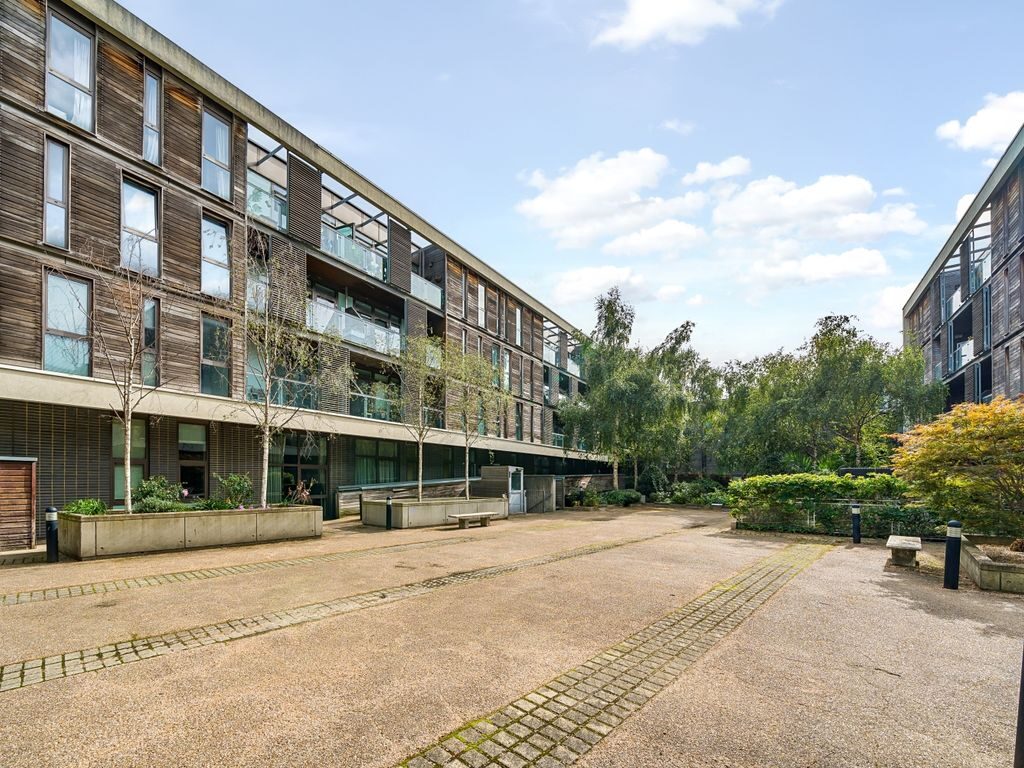 Armed Police Respond to False Alarm at Union Park, Greenwich