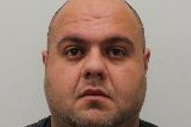 Bank Robber Uses Fake Tupperware Box Bomb Loot to Pay Off Parking Fines