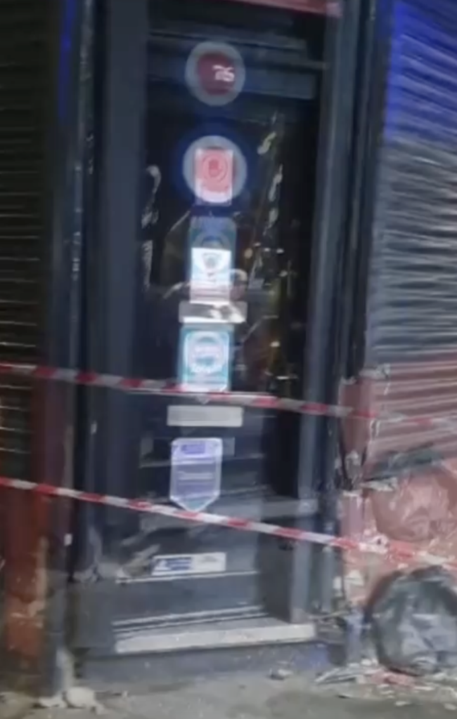 Car with Child onboard crashes into Building on West Street Erith, Driver than Flees Scene