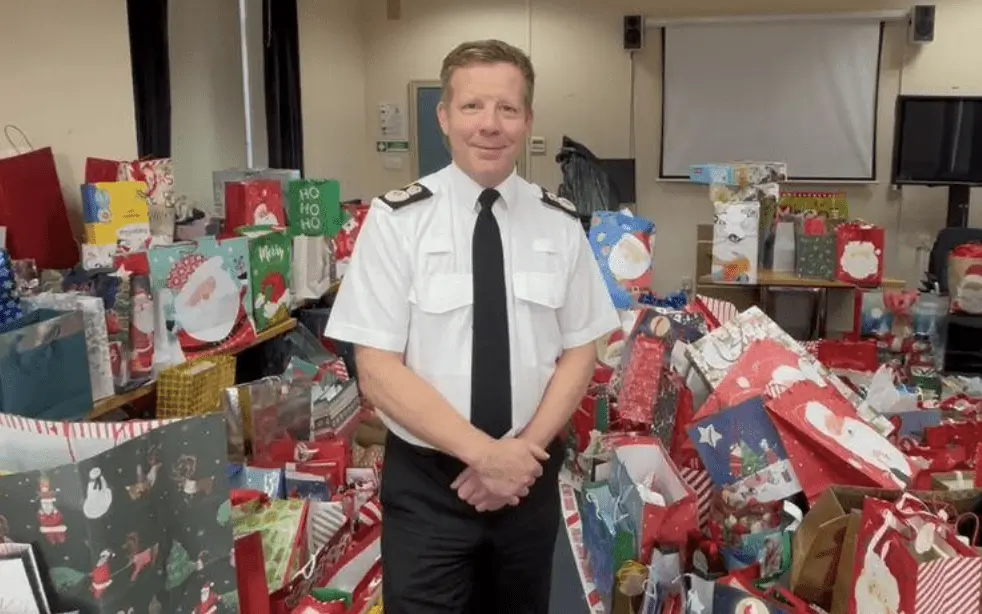 Chief Constable and Police Team Up to Deliver Hundreds of Christmas Gifts to Vulnerable Kids in Hampshire