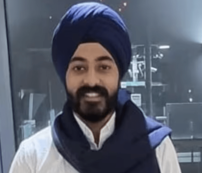 Officers are appealing for information after the body of a man was found in Canary Wharf