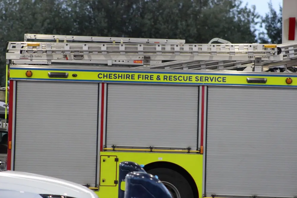 Road Traffic Collision Triggers Gas Leak in Widnes, Prompting Evacuations of 2,000 people