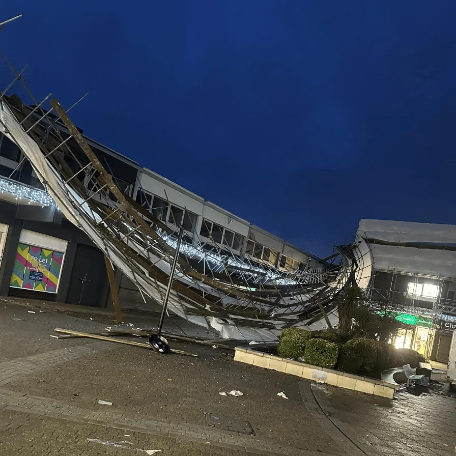 High Winds Topple Swanley Shopping Centre Scaffolding – Fire Brigade Responds, No Injuries Reported