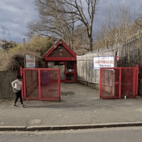 Eltham Shop Owner Injured in Armed Robbery, Metropolitan Police Seek Suspect