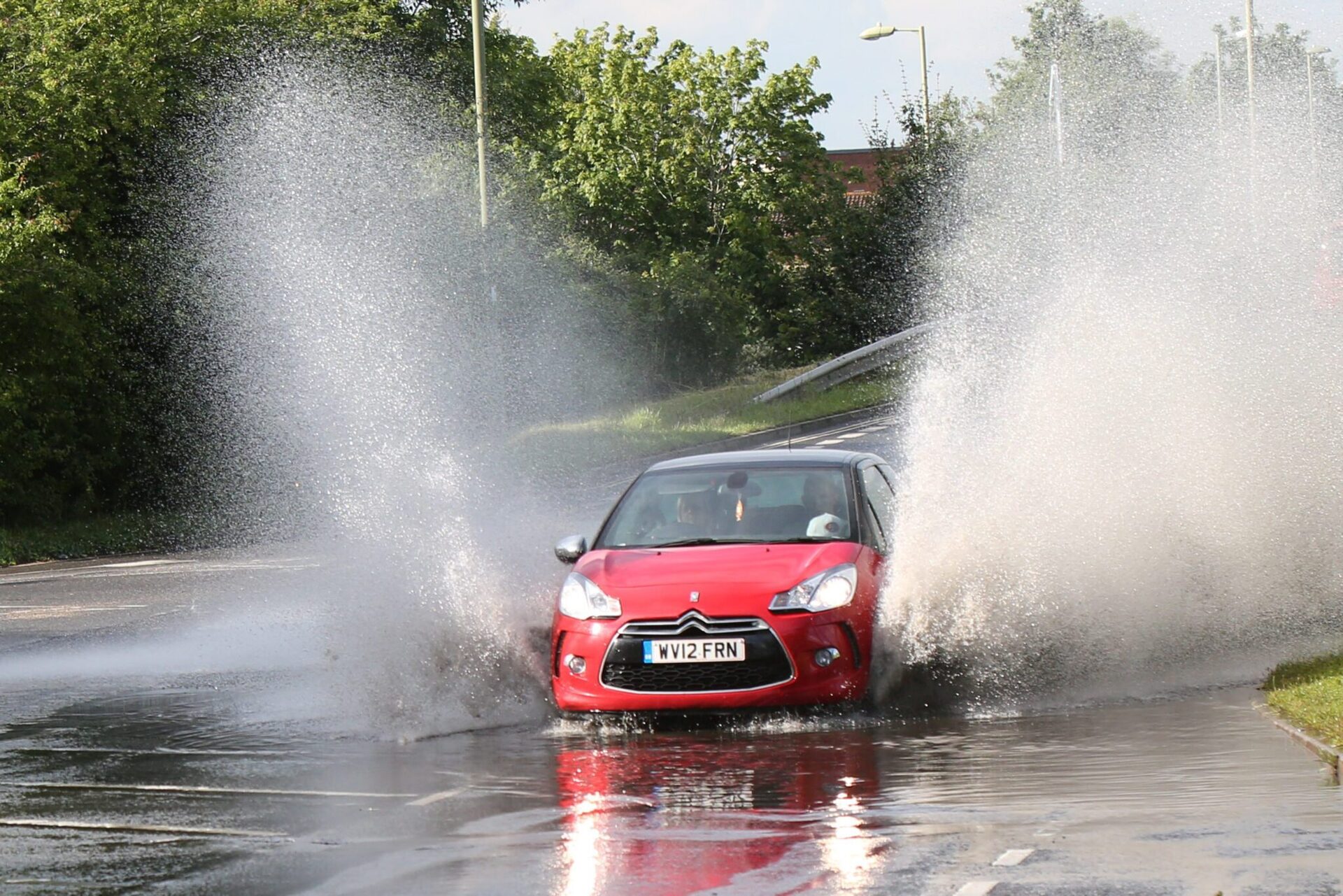 “Britain on High Alert as Storm Fergus Approaches, Following Storm Elin’s Havoc”