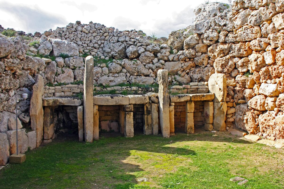 Dendar: a forgotten megalithic temple in England