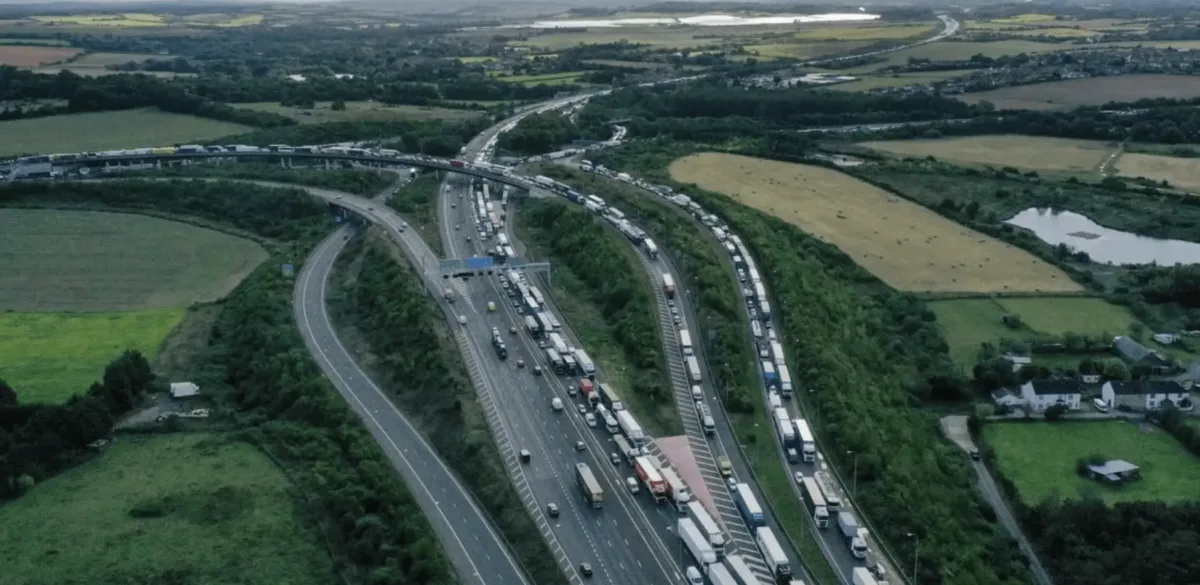 M25 Southbound Forced Shutdown Between J30-J2 Sparks Chaos – Major Delays & Diversions Ahead