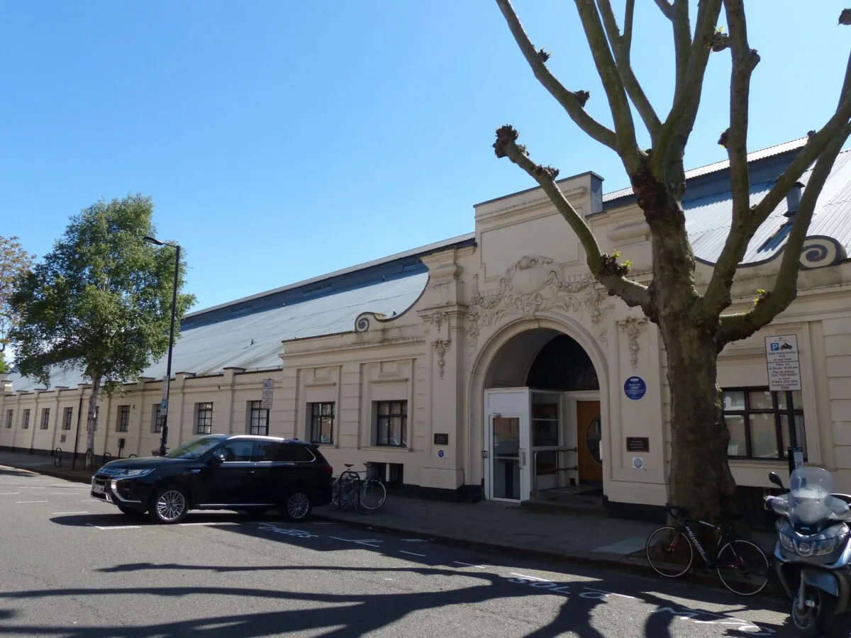 Morning Smash Closes Shirland Road Near BBC Maida Vale Studios – Traffic Chaos Hits W9