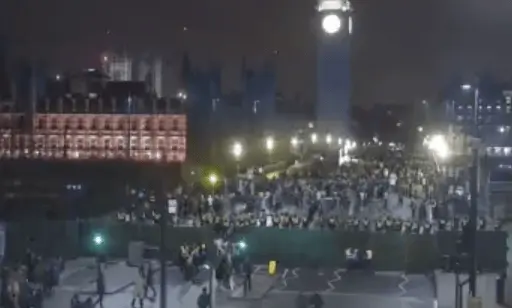 Chaos at London NYE Fireworks: Thousands Trapped in Nightmare Queues, City Hall Blames Fake Tickets