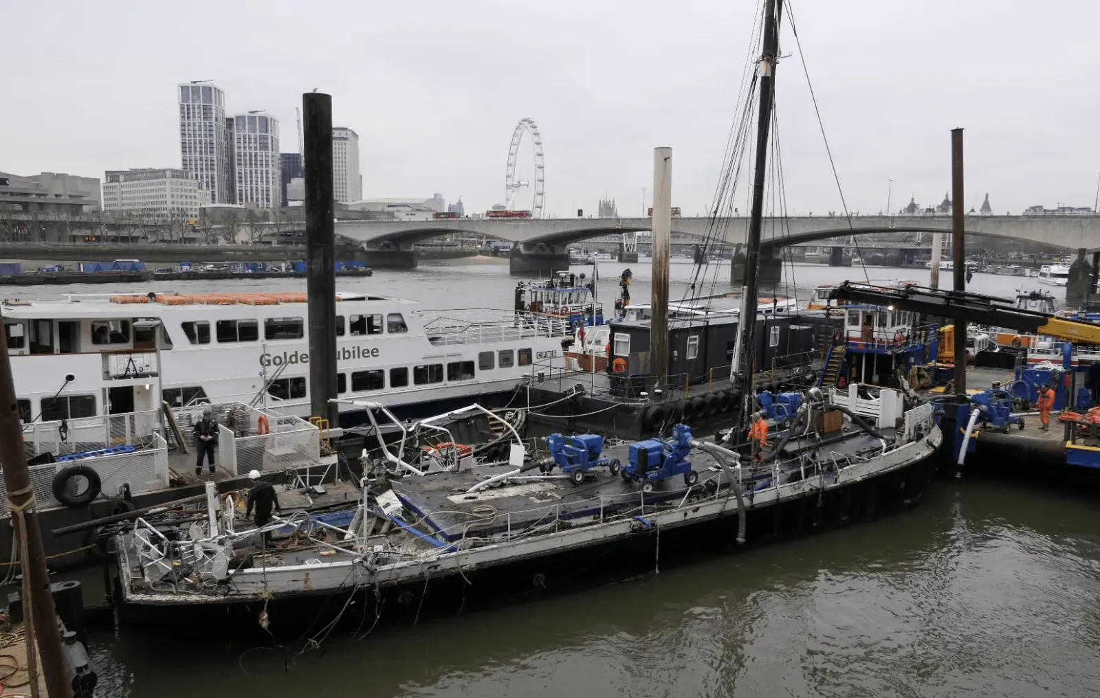 London Party Boat Sinks in Thames During Torrential Rain – Five-Day Salvage Ends Safely