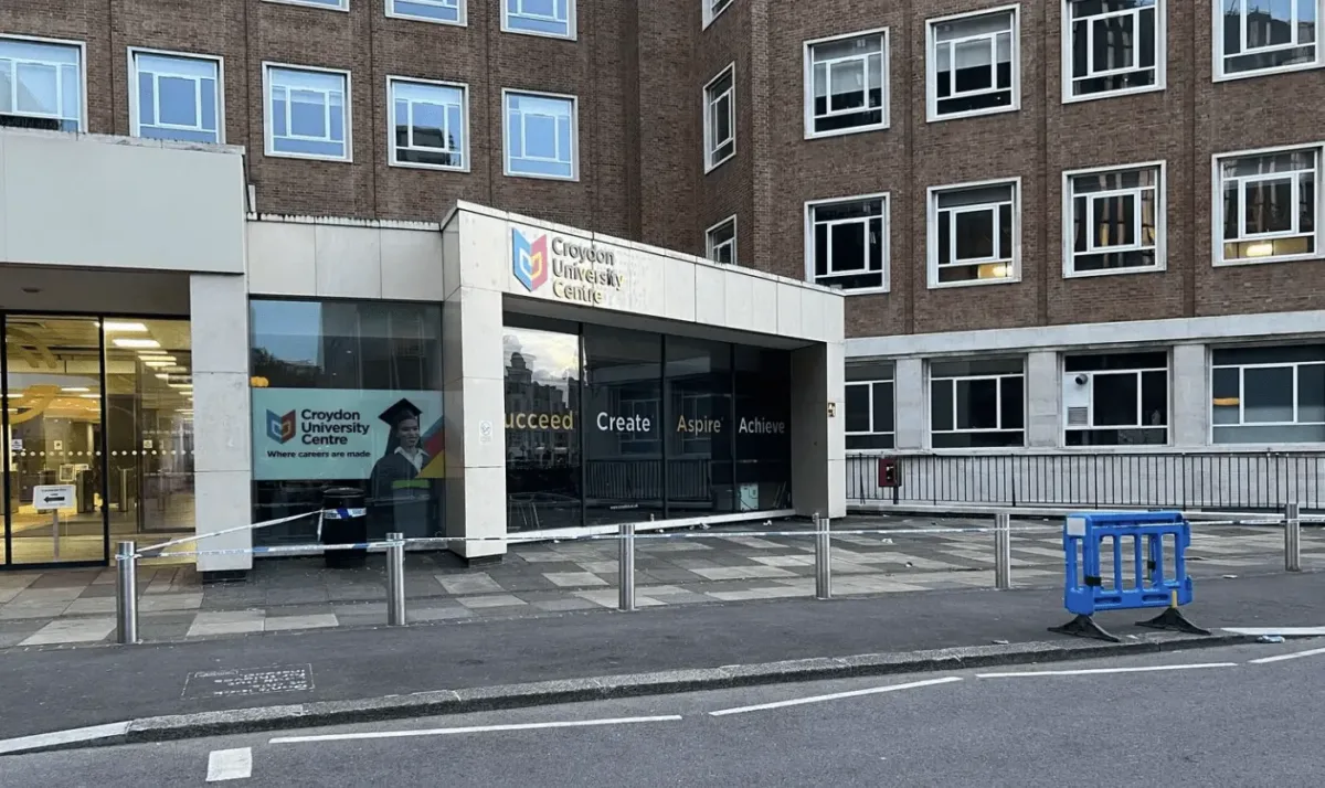 Man in 20s Stabbed in Croydon, Suspect Held by Police
