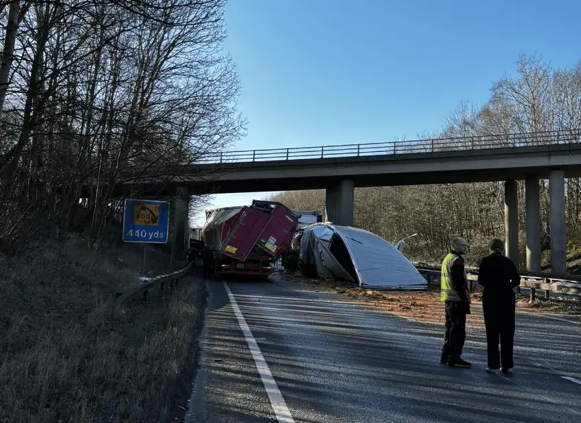 A42 Southbound Shut After Lorry Spills Glass Load Near Ashby – Massive Delays and Diversions in Place